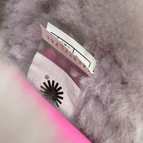 UGG Cluggette Slippers For Outdoor/Indoor Use - Picture 7 of 8